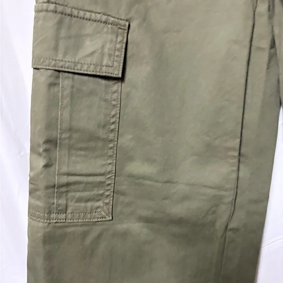 Levi's Women's Olive Cargo Pants - Picture 6 of 10
